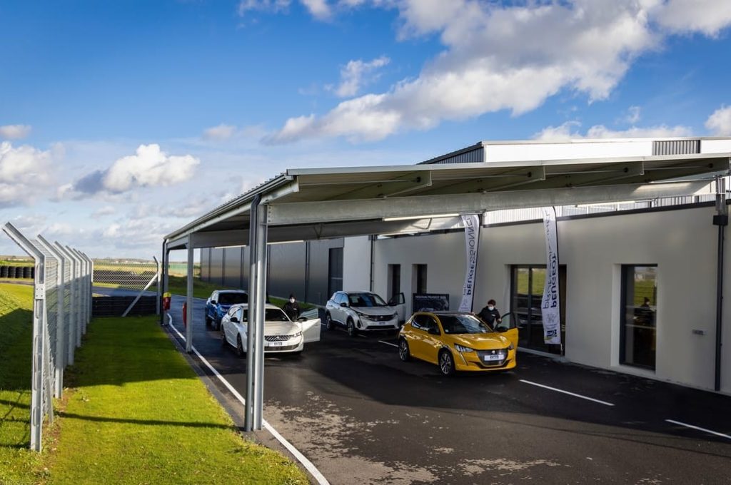 Kart-Center-Préau salle Réceptif-Accès Piste 01